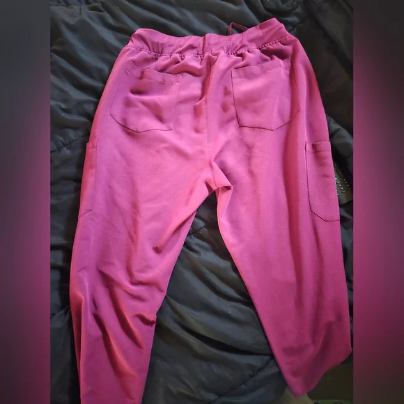 Mandala Womens Scrub Set In Raspberry LP - Picture 4 of 6